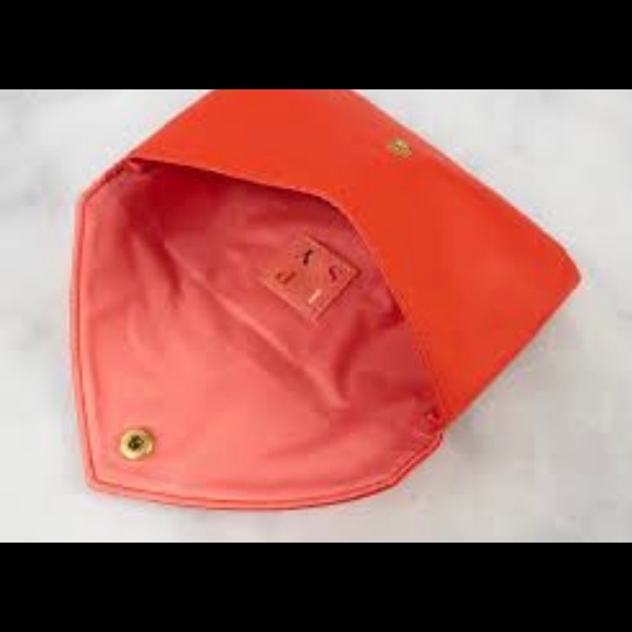 ISPY GLAM BAG SEALED WITH A KISS NEVER USED - Picture 4 of 7